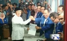 PAN Serahkan Dukungan untuk Syamsuar Maju Pilgubri